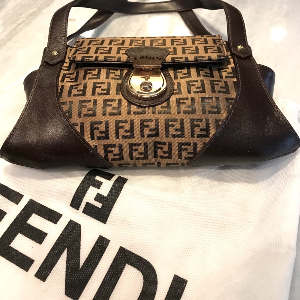 24-HR SALE 🔥FENDI Mini Baguette FF bag. Excellent